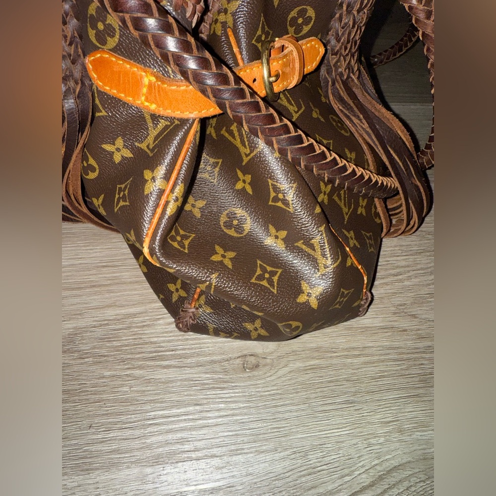 Louis Vuitton Batignolles Shoulder Bag with Fringe - Picture 6 of 8